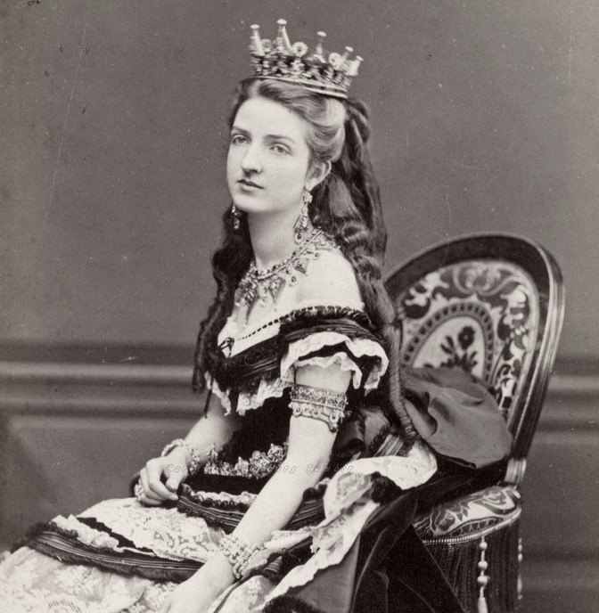 Margherita_of_Savoy,_Queen_of_Italy(1)